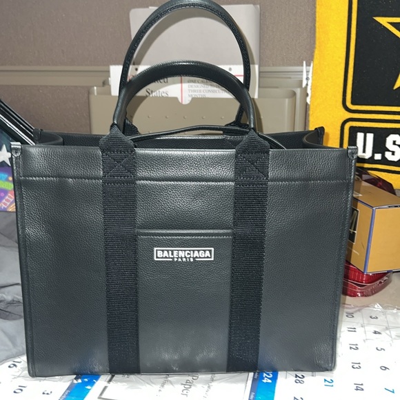 Authentic NWT Balenciaga Tote - Picture 8 of 10